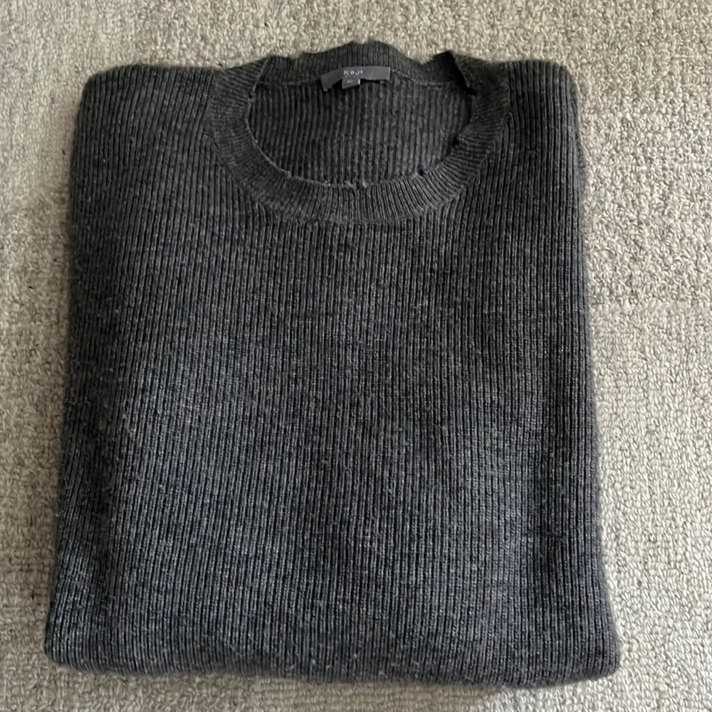 Men’s sweater in wool and cashmere.
